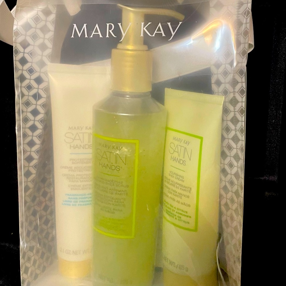 Mary Kay Satin Hands gift set
